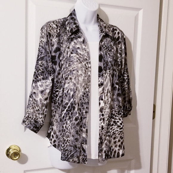 Gloria Vanderbilt Tops - Gloria Vanderbilt Animal Print Button Down…